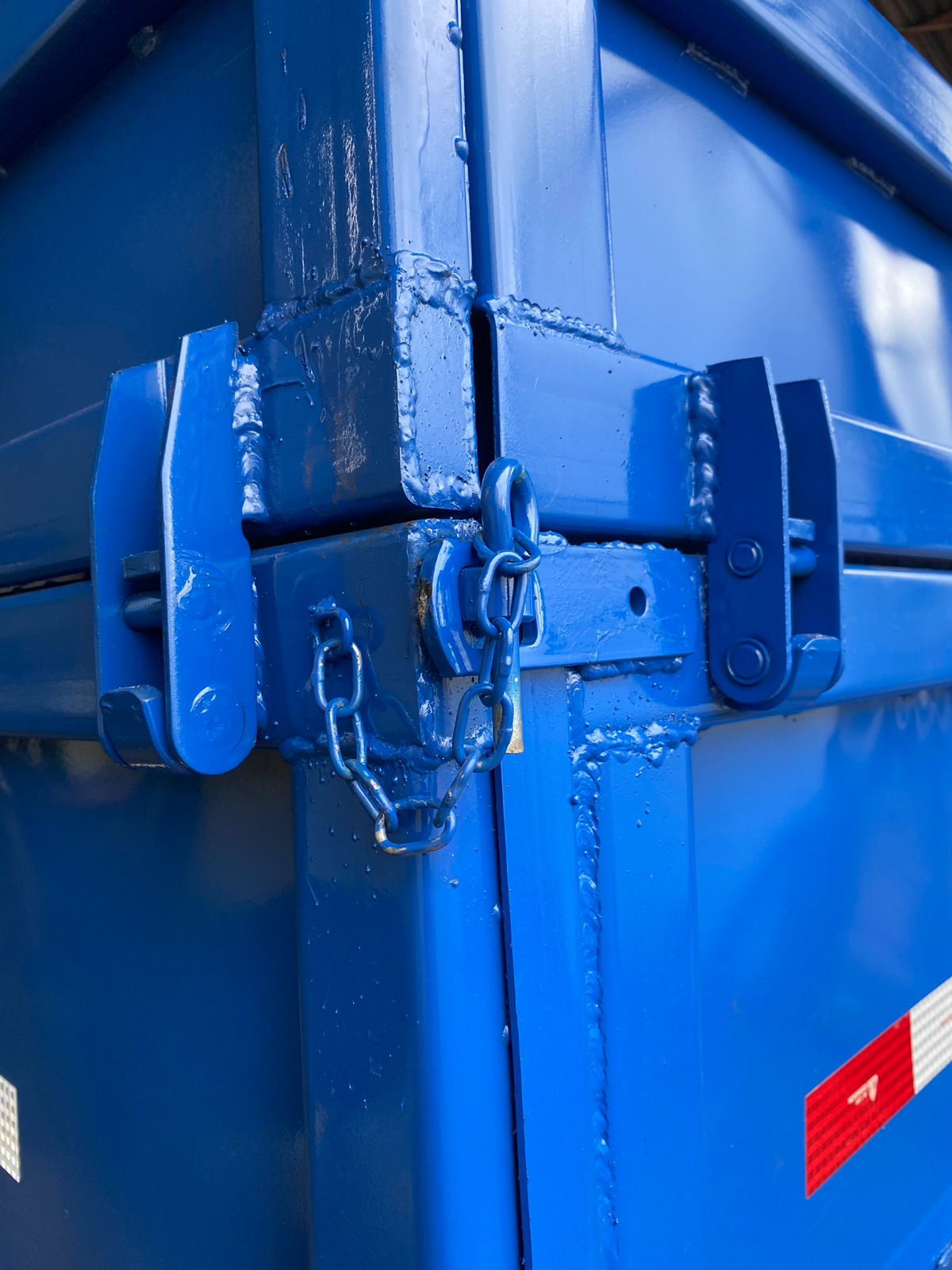 Carreta traçada e reduzida carroceria toda em ferro motor 1 pistão